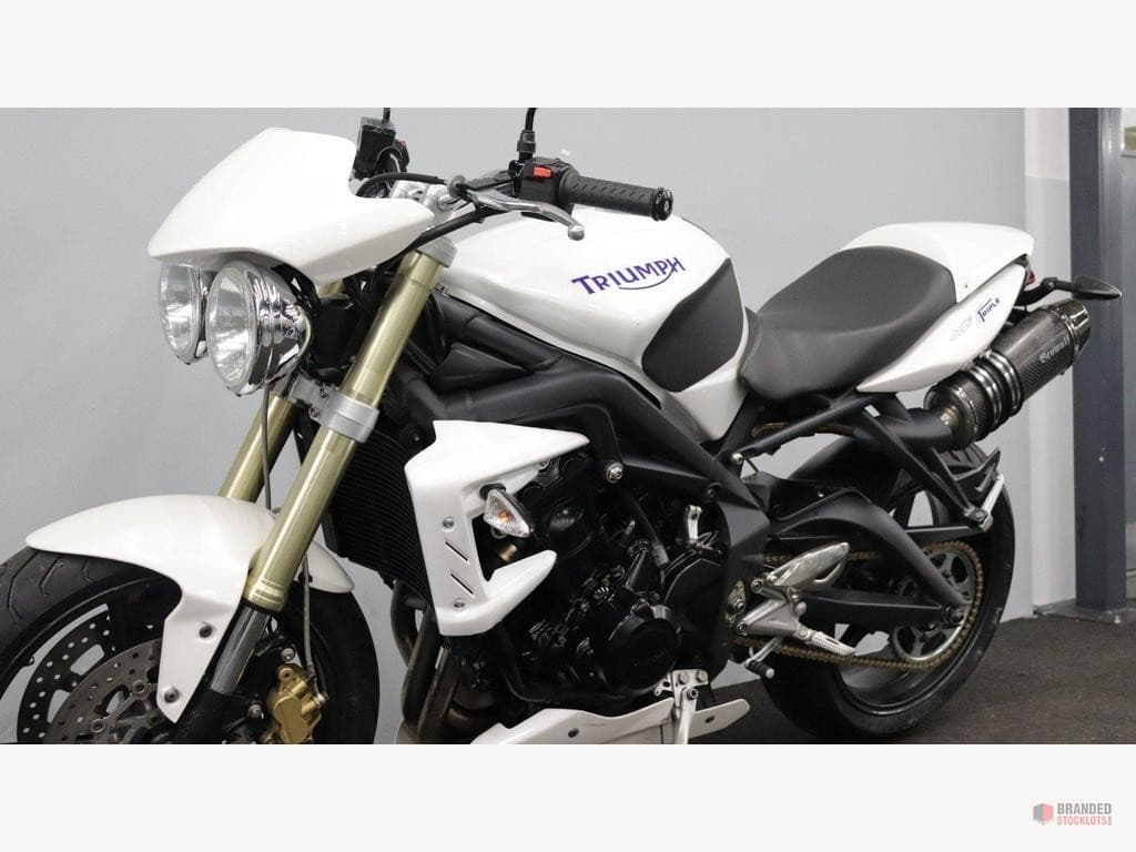 Triumph STREET TRIPLE 675cc (2010)