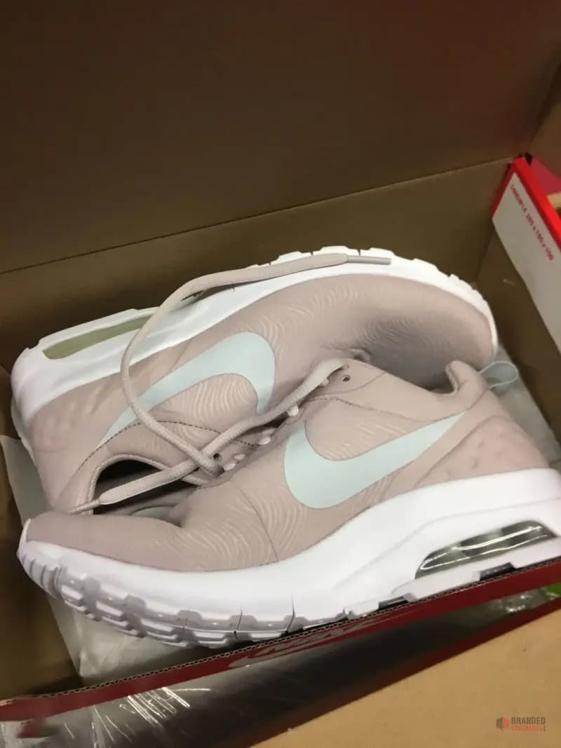 1200 Pairs of Customer Returns Branded Shoes for Only €4.5 Each