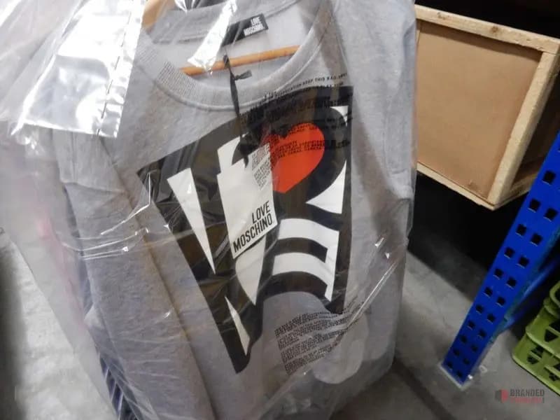 Bulk Purchase Offer: 5000 Pieces of Top Italian Designer Brands at €15 Each