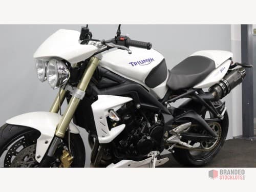 Triumph STREET TRIPLE 675cc (2010)