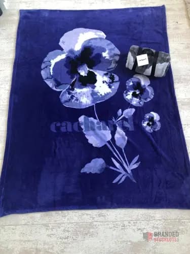 Cozy Up with Cacharel Fleece Blankets – Bulk Sale