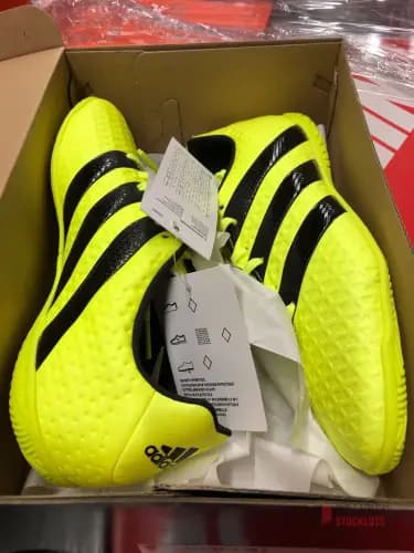 Exclusive Bulk Deal: 3500 Pairs of Top Brand Shoes – Special Offer €10 per Pair