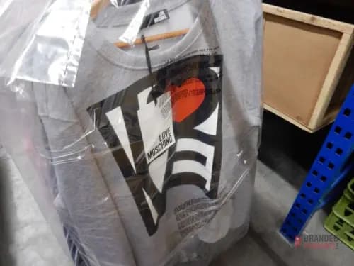 Bulk Purchase Offer: 5000 Pieces of Top Italian Designer Brands at €15 Each