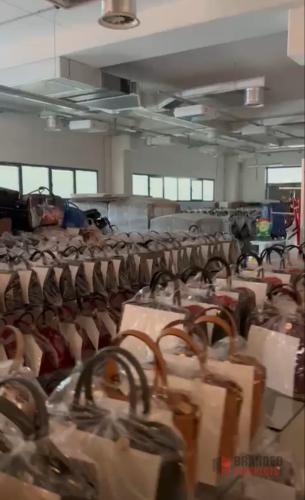 Camelia Leather Bags – Wholesale Lot retail €416.000 now €17,5 a piece... - thumbnail image - Premier B2B Stocklot Marketplace